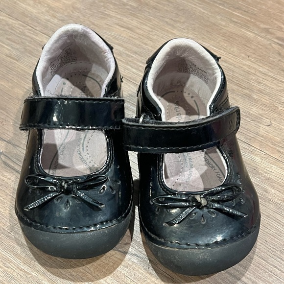 Stride Rite, black leather shoes with rubber soles, size 4w - Picture 1 of 4